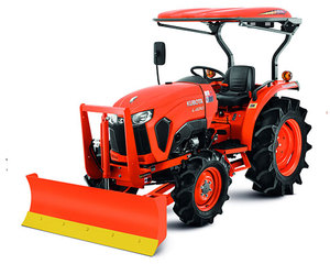 Tracteur utilitaire Kubota L4028 4RM - Machine agricole polyvalente de taille moyenne pour des opérations de terrain efficaces - Product Image 3