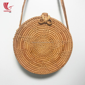 Sac en rotin rond vintage fait à la main beau sac à main d'épaule de femme en paille naturelle avec décoration de gland du Vietnam - Product Image 6