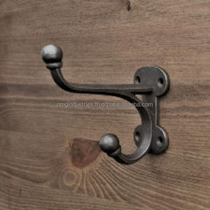 ซื้อสินค้าขายส่งตะขอแขวนเสื้อแบบสองห่วงขนาดเล็กทำจากเหล็กหล่อ ราคาโรงงานที่ดีที่สุด สีดำโบราณ ติดผนัง ขนาด 70 มม. - Product Image 3