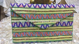 กระเป๋าผ้าแคนวาสสไตล์โบฮีเมียน งานแฮนด์เมด สำหรับผู้หญิง ใช้ได้ทั้งงานกลางคืน ช้อปปิ้ง ปาร์ตี้ พร้อมสายสะพายไหล่ประดับลูกปัด ลายลูกกวาด ผลิตในอินเดีย - Product Image 6