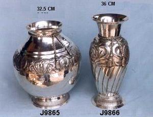 Florero de Latón Plateado con Acabado Plateado Antiguo, Florero de Metal, Artesanía de Metal India - Product Image 3