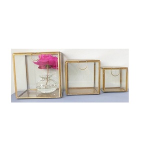 Caja cuadrada de vidrio y latón con fondo de espejo - Product Image 4