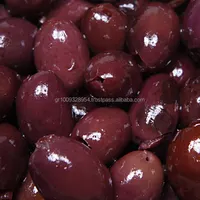 Griechischen kalamata-oliven in salzlake