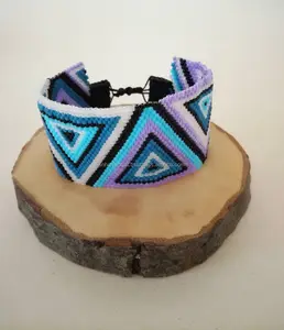 สร้อยข้อมือมิยูกิคุณภาพสูงพร้อมลายสามเหลี่ยม - Product Image 1
