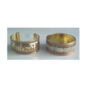 Pulseras de Latón y Cobre con Acabado Espejo y Incrustaciones de Nácar, Joyería India de Metal - Product Image 5