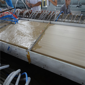 木材とプラスチックの複合ドアボード製造機 - Product Image 6