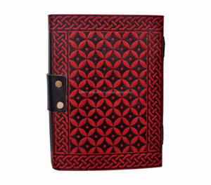 Diseño de bandera de EE. UU. Rojo y Negro Diario de cuero genuino en relieve a mano A5 Papeles blancos en blanco Cuaderno Diario de suministros escolares con C-Lock - Product Image 3