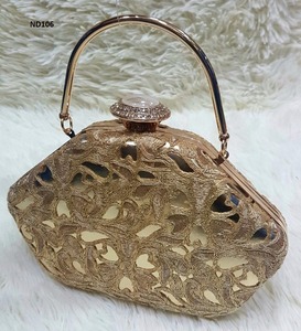 ND101 Sac de soirée indien traditionnel fait à la main pour les femmes Broderie exclusive de tissu de créateur ethnique pour les achats de mariage et les fêtes - Product Image 6