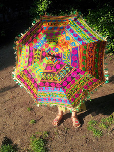 Petits parapluies brodés indiens de poche Design classique Décoration de fête en plein air de mariage et de noël Contrôle manuel - Product Image 6