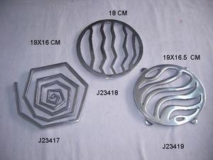 Sous-plats en aluminium moulé en forme de flocon de neige, finition polie miroir, également disponibles en finition mate pour la cuisine - Product Image 5