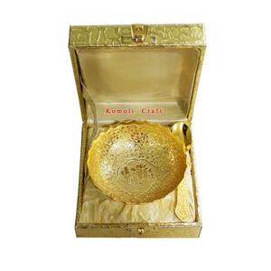 Tazón en relieve chapado en oro con cuchara en caja de regalo Regalo de devolución tradicional para bodas, festivales y ocasiones indias - Product Image 2