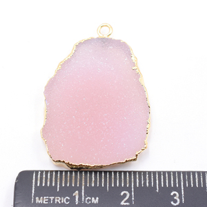 Colgante Druzy Rosa chapado en oro 34-36mm forma desigual latón y piedras preciosas naturales hallazgos de joyería octubre cumpleaños - Product Image 3