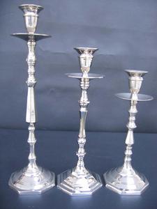 Juego de 3 candelabros de metal hechos a mano de aluminio plateado de calidad superior, candelabros elegantes para decoraciones navideñas de boda - Product Image 4