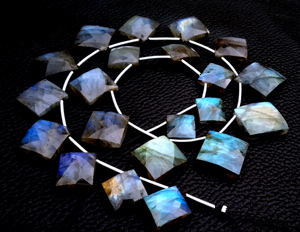 พลอยลาบราโดไรต์แท้ทรงคุชชั่นคัท สีฟ้าประกายระยิบระยับ ขนาด 10-16 มม. สำหรับทำเครื่องประดับขายส่ง - Product Image 2