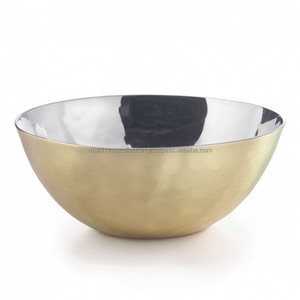 Cuenco de acero inoxidable martillado a mano con chapado rústico dorado Cuencos para mezclar en encimera de cocina de alta demanda a la venta - Product Image 1