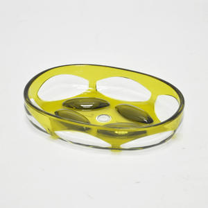 Jabonera de cerámica de forma redonda con bandeja de goteo cromada - Product Image 5