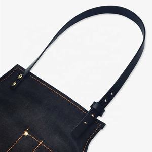 Delantal Largo de Mezclilla Azul Negro de Calidad con Correa de Cuero, Delantal Unisex para Salón de Belleza, Peluquería, Barbería - Product Image 4