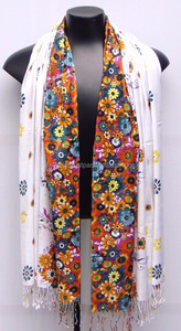 ผ้าพันคอผ้า Pashmina เส้นใยวิสคอลายดอกไม้ผ้าไหมผ้าคลุมไหล่ผ้าพันคอฤดูร้อนของผู้หญิงผ้าเรยอนน้ำหนักเบาออกแบบโลโก้ได้ตามต้องการ - Product Image 4