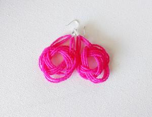 Pendientes rosa intenso, pendientes de cuentas, pendientes grandes, felicidad hecha a mano - Product Image 1