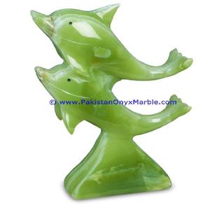 Vente en gros de statues de dauphins doubles en onyx multicolores, sculptures d'animaux sur le thème de l'amour élégant en pierre - Product Image 1