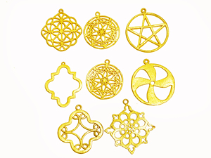 Colgante de Metal chapado en oro cepillado con diseño de flor cuadrada Unisex, joyería de latón con patrón de números para ocasiones de Fiesta infantil - Product Image 3