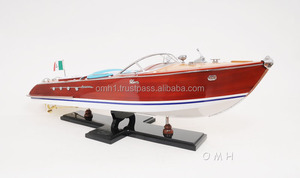 เรือจำลองริวา อควารามา ขนาด 120 ซม. ทำจากไม้ซีดาร์ งานฝีมือ พร้อมฐานตั้งโชว์ ทาสีแล้ว ตกแต่งบ้านแบบตั้งพื้น - Product Image 2