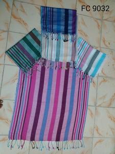 Écharpe d'hiver pour femme en rayonne, tissée à la main, élégante et durable - Product Image 5