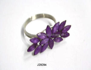 Anneau de serviette en cristal de style fleur violette avec perles de verre, design original pour la décoration de mariage, options multicolores disponibles - Product Image 3