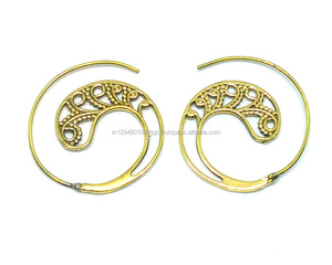 ต่างหูห่วงทองเหลืองทรงเกลียวสไตล์โบฮีเมียนสำหรับผู้หญิง - Product Image 1