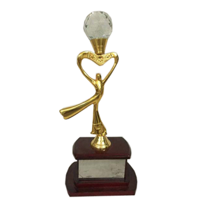 Trophée en laiton poli Mango Mini avec diamant en cristal pour cadeaux d'affaires - Product Image 1