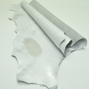 วัสดุผิวแกะสีขาวสำหรับทำรองเท้าและกระเป๋าถือทำมือ - Product Image 1