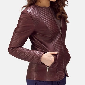 Chaqueta Corta de Piel de Oveja Negra para Mujer, Estilo Vintage Años 90, Impermeable, Estilo Motociclista, Perfecta para Uso Urbano - Product Image 4