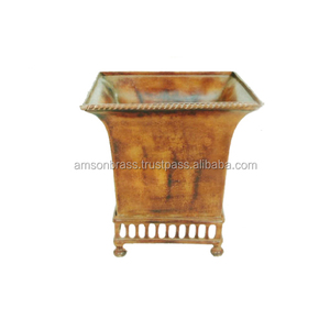 Las últimas macetas de flores con acabado recubierto de polvo negro Soporte dorado Cara De León decorativa Maceta decorativa para piso con soporte - Product Image 5