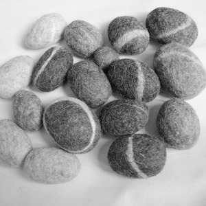 FSPB-001 écologique 100% nouvelle-zélande laine feutrée pierres boules népalais femmes artisans usine prix de gros tapis et ensembles - Product Image 6