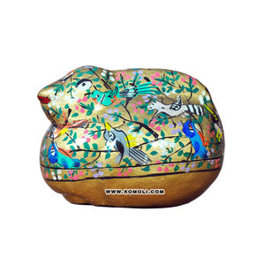 Caja Decorativa Pintada a Mano con Aves y Flores, Obra de Arte Artesanal Dorada y Multicolor, Artículo Hecho a Mano - Product Image 1