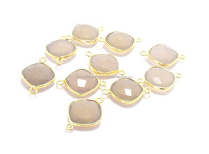 Pulsera hecha a mano con forma de cojín de Calcedonia gris de 12mm, bisel chapado en oro, Conector de piedra natal de múltiples piedras preciosas naturales, latón - Product Image 2