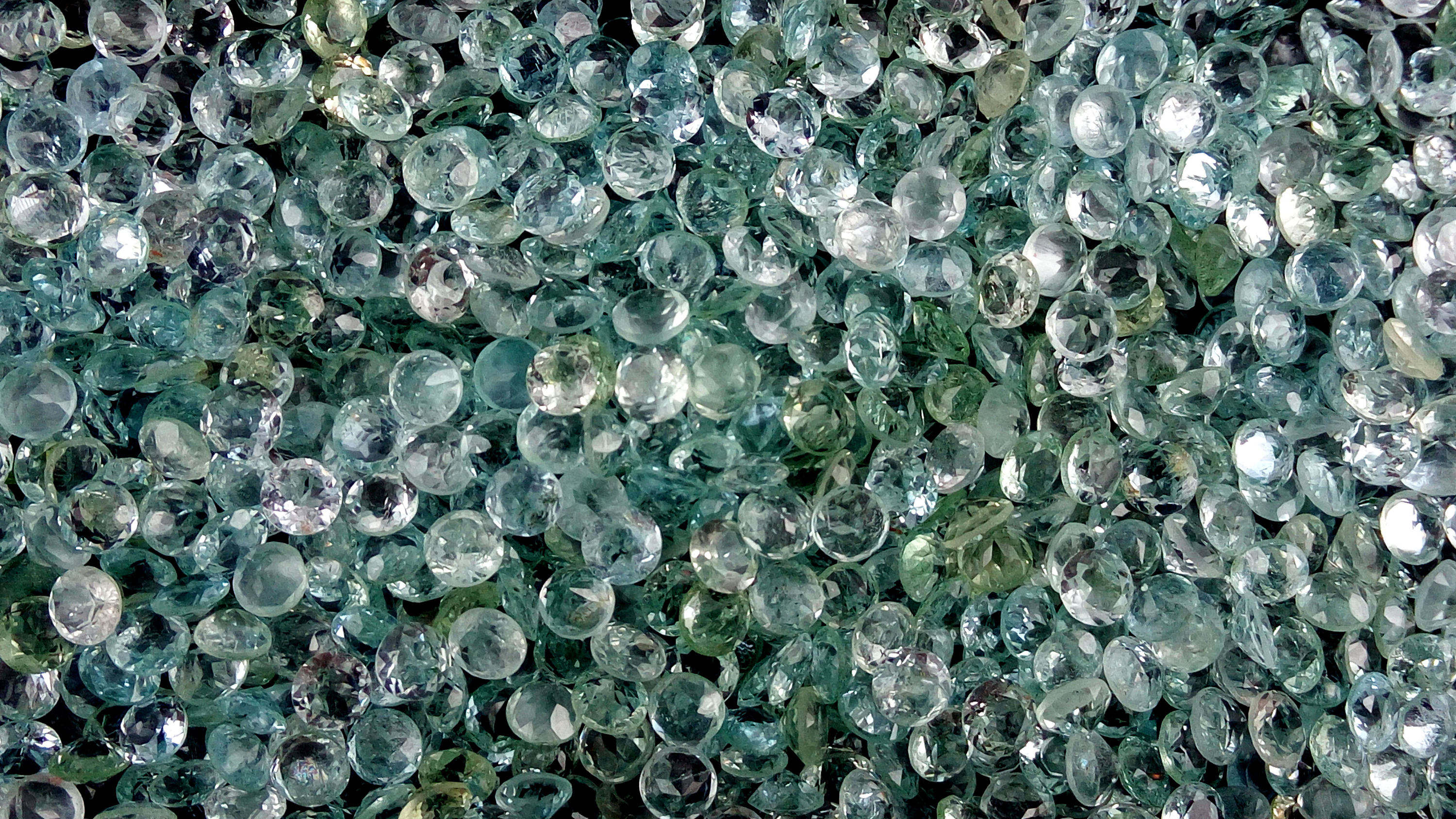 สีเขียวน้ำทะเล