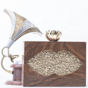 Bandoleras de madera hechas a mano para mujer, bolsos de mano de calidad, de Metal indio, piedra dorada, hecho a mano, de metal, con perlas - Product Image 3