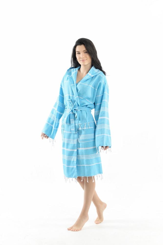 มีสีเขียวขุ่น