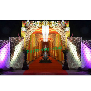 Tuck — porte d'entrée en cuir blanc et or, épingle de mariage, décoration de porte d'entrée en cuir matelassé, différentes portes de mariage - Product Image 1