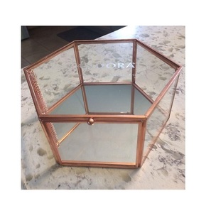 Boîte à bijoux en verre et laiton Design de vase en verre élégant pour stocker et exposer vos pièces précieuses - Product Image 3