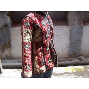 Echa un vistazo a nuestra hermosa colección de chaquetas Kanath para mujer - Product Image 6