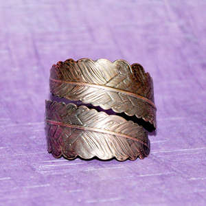 Rond de serviette en laiton fait main avec décor de table design feuille d'or pour fêtes, mariages et événements, style exotique, en vrac disponible - Product Image 5