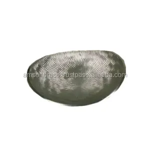 Plats de service en aluminium gaufré en métal Assiettes Ligne gaufré Plat en aluminium coulé Argenté Fini antique - Product Image 1