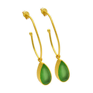 Boucles d'oreilles en argent sterling 925 de conception romantique avec des goujons plaqués or de pierre précieuse taillée de poire de calcédoine de Prehnite pour des fêtes ou un cadeau - Product Image 2