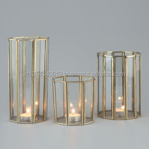 Decoración de mesa de metal dorado y linterna de cristal - Product Image 1