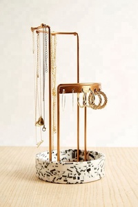 Expositor de Joyería de Aluminio Golden Arrow, Soporte de Mesa para Collares, Tamaño Personalizado, Bañado en Latón, WB Inc WB-AL-95201 OEM ODM - Product Image 3