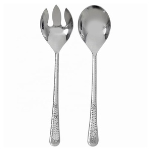 Serveur de salade en acier inoxydable à poignée martelée battue en métal poli argenté avec des ustensiles décoratifs de serveur de sauce en corne de buffle - Product Image 1