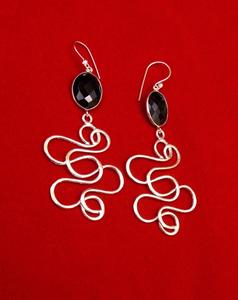 Ensemble de boucles d'oreilles en laiton plaqué or 18 carats avec pierres précieuses en onyx noir plaqué argent pour une fabrication complète de bijoux - Product Image 4