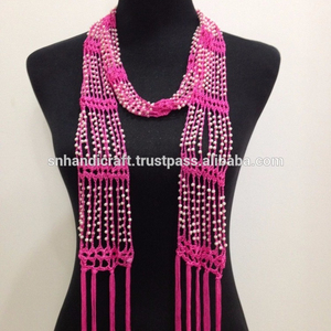 Bufanda de punto hecha a mano con pedrería y perlas, promoción especial: Felicidad artesanal - Product Image 1